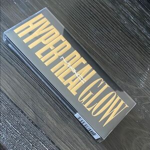 MAC Cosmetics Hyper Real Glow Highlighter Palette - Gold and Black Packaging